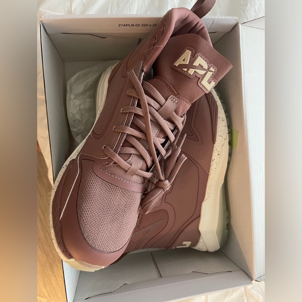 Women’s APL techloom defender 8.5 shoes